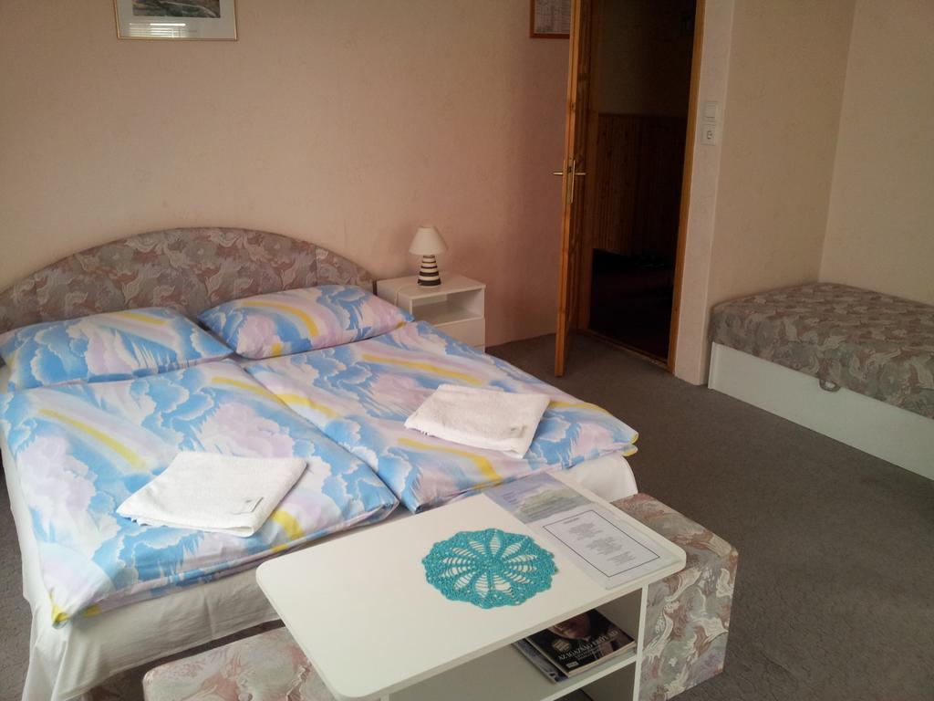 Agi Panzio Obuda Bed and Breakfast Βουδαπέστη Δωμάτιο φωτογραφία