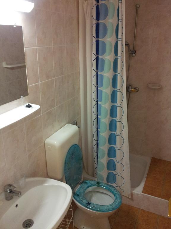 Agi Panzio Obuda Bed and Breakfast Βουδαπέστη Δωμάτιο φωτογραφία